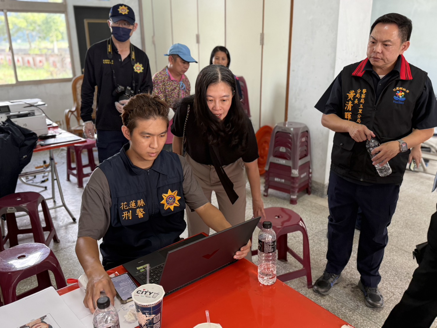 花蓮地檢署檢察長率隊前往臨時指揮所了解司法相驗狀況(4)
