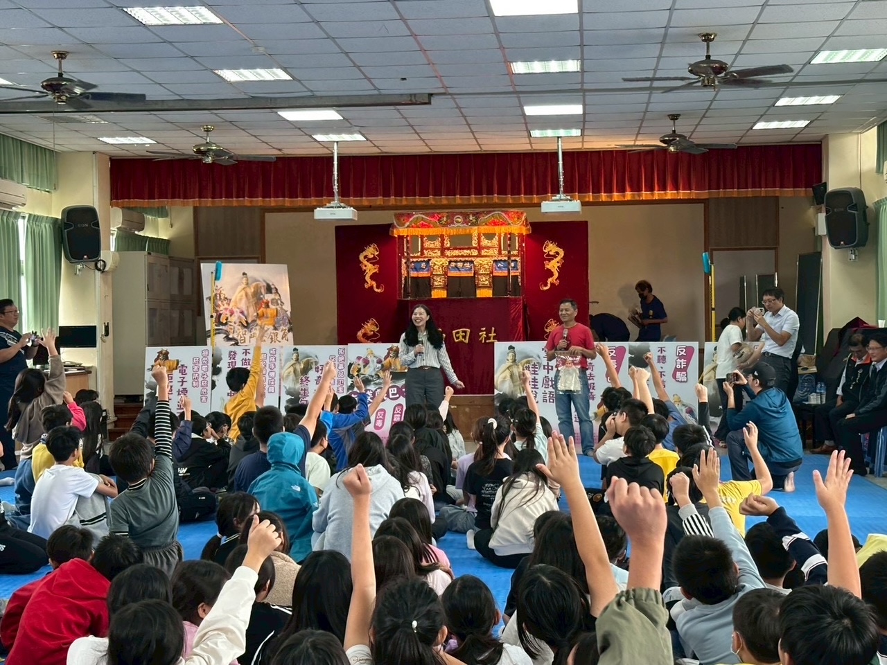 布袋戲巴士校園巡演-忠孝國小02