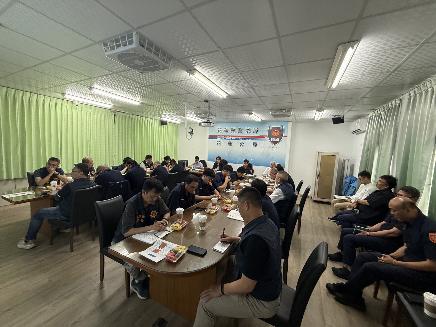 2-花蓮地檢署檢察長率隊親赴花蓮分局召開「115年地方公職人員選舉查察檢警分區座談會」