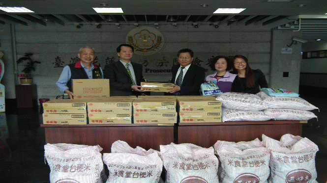 北玄宮捐贈白米及泡麵幫助貧困更生個案及案家